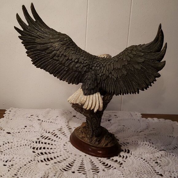 Bradford Exchange "Summit Sentinel" from Wings of Power Collection Eagle Statue - Picture 4 of 7